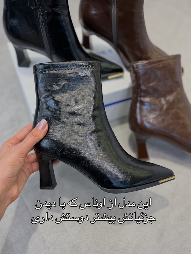 نیمبوت زنانه پنجه کشیده و پاشنه فرم با جزئیات طلایی